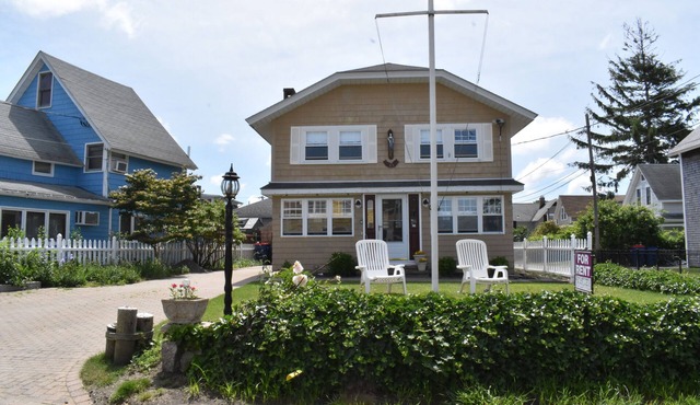 Lotti's Landing - Seaside Beach House - Onset, MA