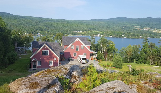 Lovely 1 bedroom guest house/apartment on Willoughby Lake with private lakefront