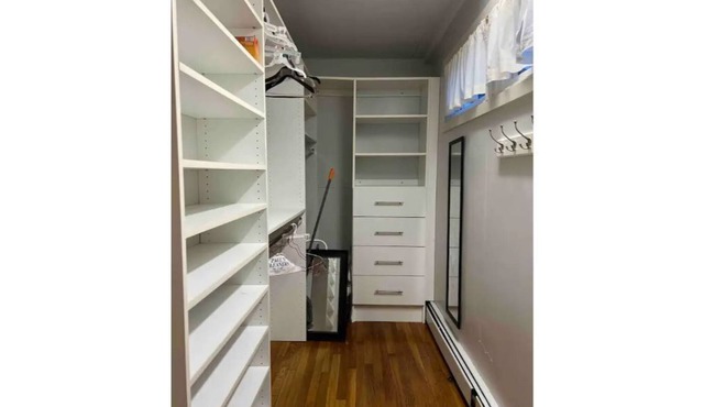 Lovely 2-bedrooms rental unit with free parking.