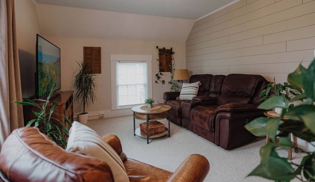 Lovely 2nd Floor Apartment