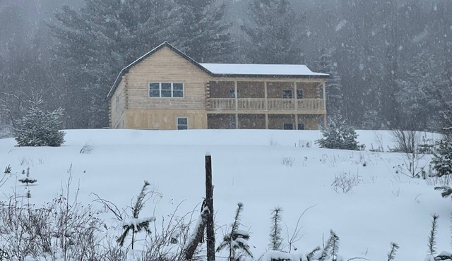 Lovely 4 bedroom Log cabin in Island Pond Vermont Snow Mobile Capitol of NEK