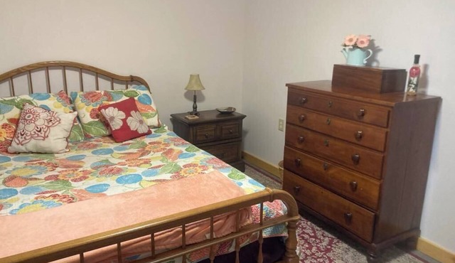 Lovely apartment with WiFi in charming Lyndonville.