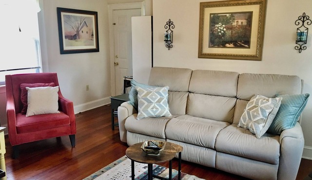 Lovely, bright 1st fl, 1bd, fully furnished and accessorized small apartment