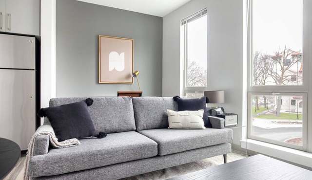Lovely Brighton Studio w/W/D, Gym, near T & Shops, by Blueground