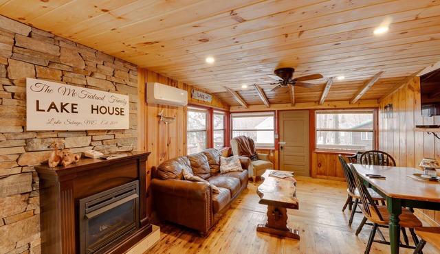 Lovely Maine Cabin w/Deck, Gas Grill & Fire Pit!