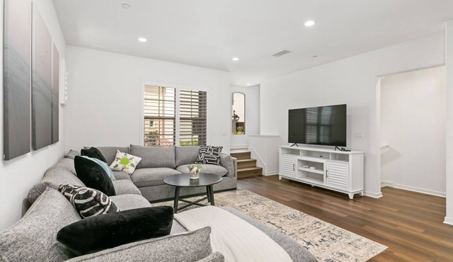 Lovely, Modern Condo in Irvine, 3br/3.5ba