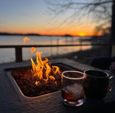 Lovely Waterfront Suite, New Hampshire Seacoast