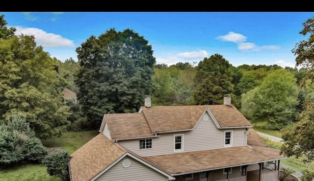 Low key 3 bedroom 1 acre villa with a pool !!