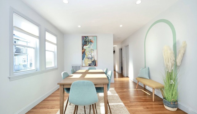 Luke 1 House, Safe, Parking, Stylish, MBTA, Memorable