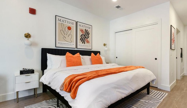 LUX Studio King Bed Gym Free Parking