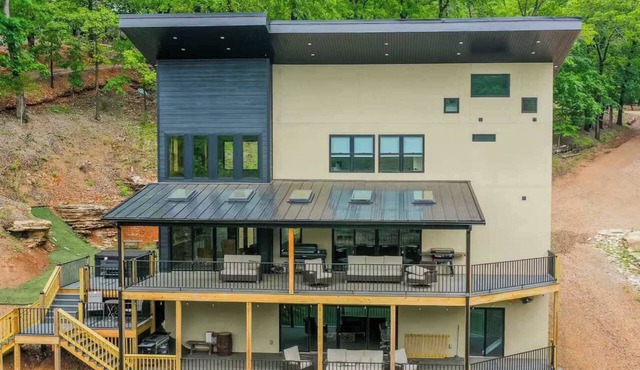 Luxe Lakefront Retreat w/Hot Tub & Game Room
