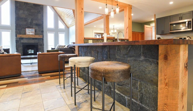 Luxe Mountain Retreat : Minutes to Stowe and Elmore : Family Friendly :