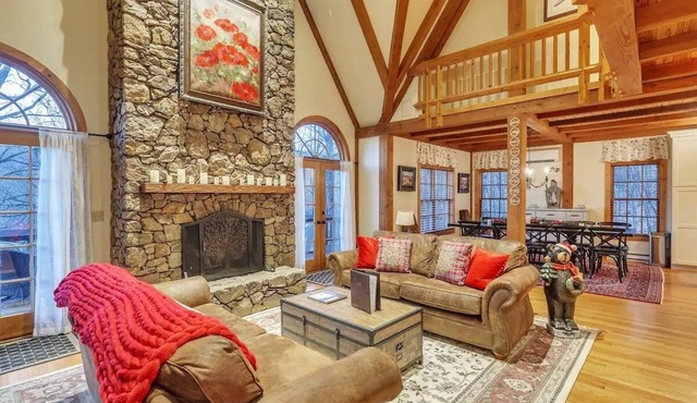 Luxe Private Getaway in the Heart of Wintergreen!