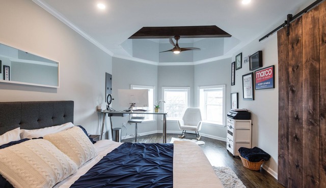Luxurious 3-BD on the Park With Monument Views