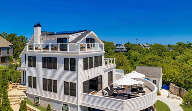 Luxurious 4 bedroom unit with amazing sea, tidal moors views and private hot tub