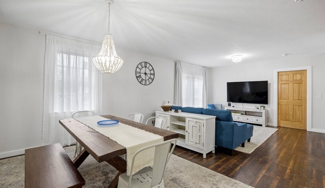 Luxurious and Sunny Apt at Main Street, Meredith