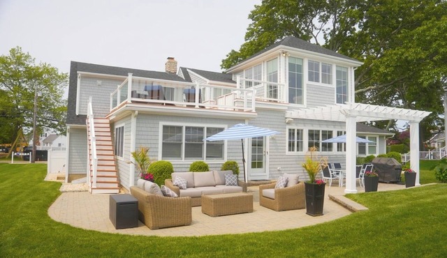 Luxurious Beach Home! Elegantly Decorated , Sprawling Open Floor Plan