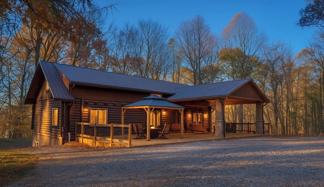 Luxurious Forest Getaway at Historic Baughman Park New Log Cabin 2