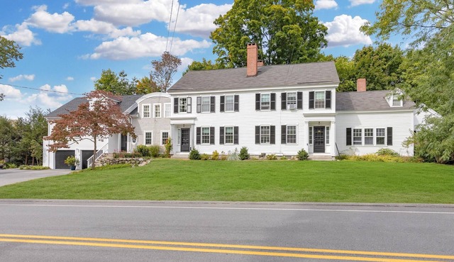 Luxurious, fully renovated 3 bedroom/3 bath Andover home steps from PA/Downtown.