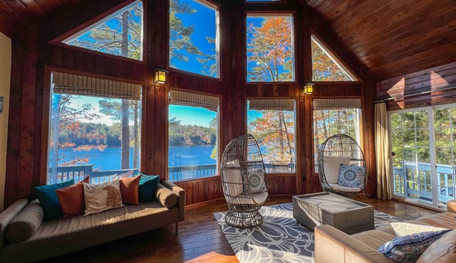 Luxurious Lakehouse - Firepit with beautiful sunsets+ Central Air + Private Dock