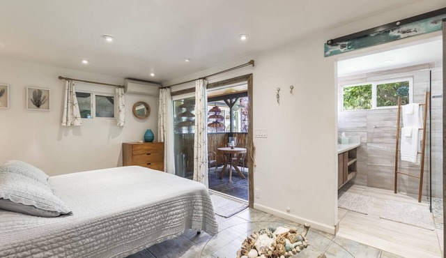Luxurious ocean inspired studio in Paia short walk to Maui's coolest beach town