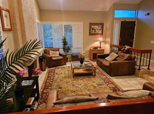 Luxurious Room available in a charming 5bdr house