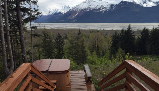 Luxurious Yurt with 3 bedrooms with stunning views and whirlpool