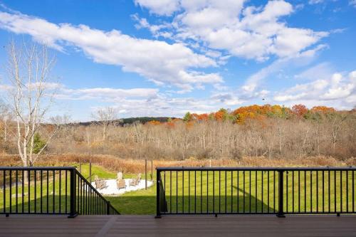 Luxury 4BR in Hudson Valley on a 8 Acre Estate - Hot Tub, Large Firepit, Oversized 38 Ft Deck!
