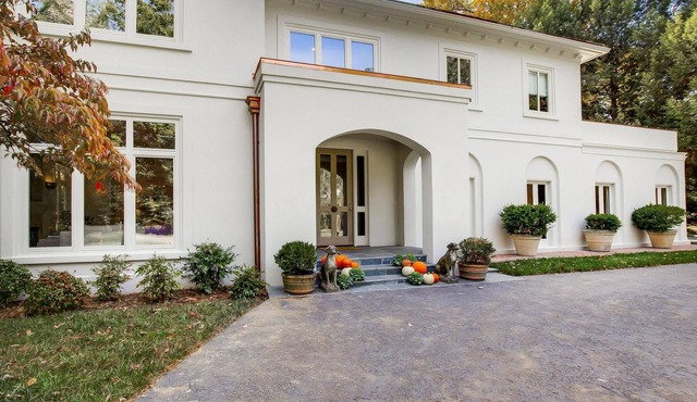 Luxury Accommodations. Spacious Villa Home
