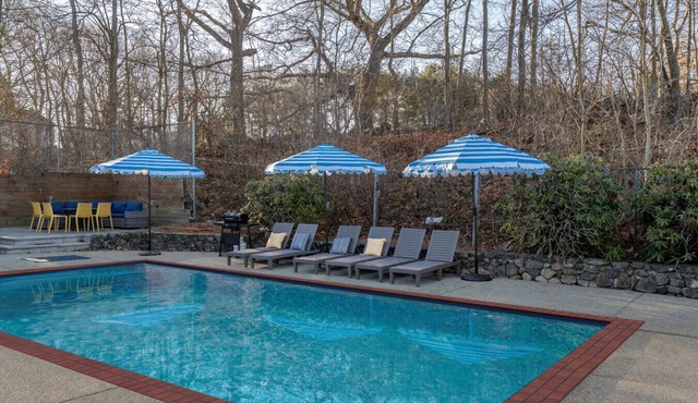 Luxury Boston Ranch –Sleeps 8|Pet+|Private pool