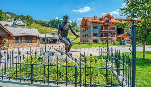 Luxury Condo at the Base of Historic Cranmore Mountain.Let the memories begin