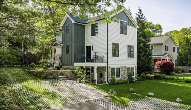 Luxury Furnished Home, Spa Bath + Steam Shower Wellesley