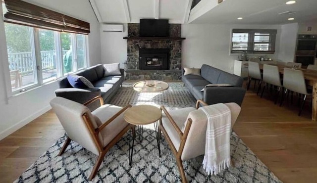 Luxury Highland Lake Waterfront