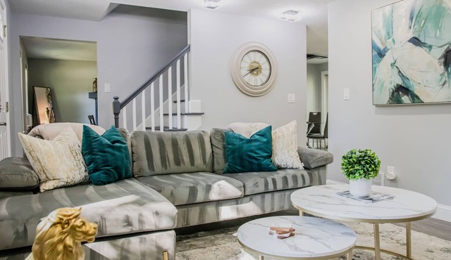 ♦ Luxury Home ♦ 6BD4BA, Fast Wifi, Laundry, 3 Offices, Near Boston