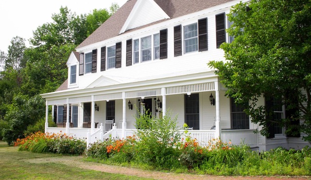 ⚜Luxury Home⚜Private Pond⚜25 Acres of Privacy⚜5 Min Downtown Woodstock⚜Spa⚜BBQ