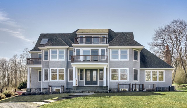 Luxury home with outdoor heated pool, beach access. n Rental permit #0441