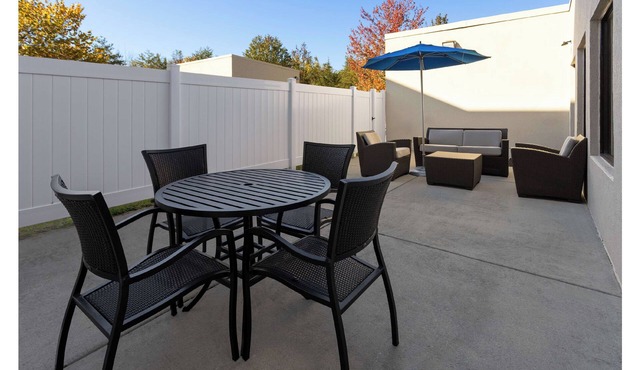 Luxury hotel with a fitness center and AC in the heart of Harrisburg.