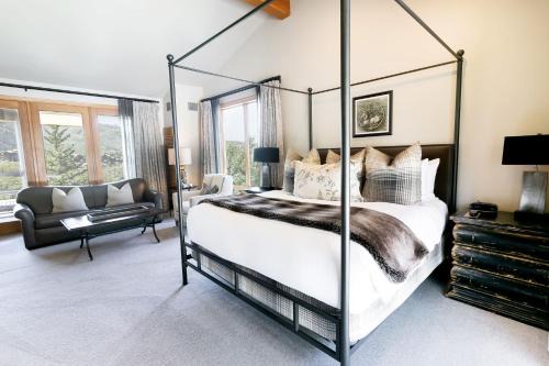 Luxury King Room with Mountain View Hotel Room