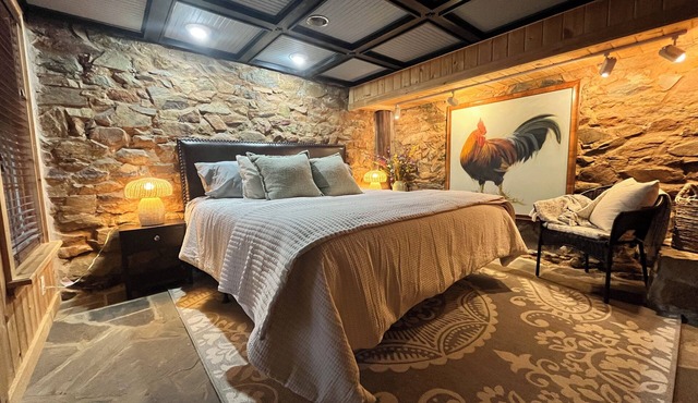 Luxury King Suite w/Private Entrance & Slate Walk-In Shower