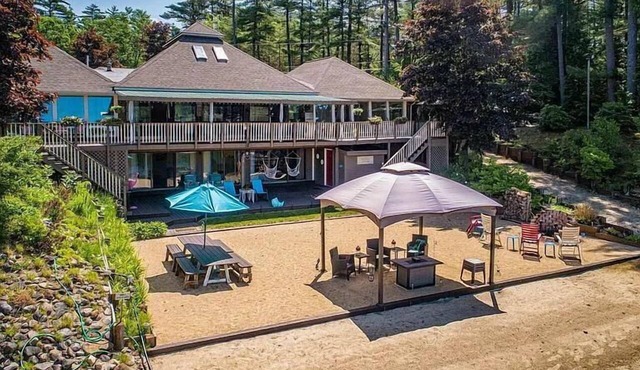 Luxury Lakehouse with Large Private Beach, Hottub, Tiki Bar, 100’ Covered Deck, and Dock