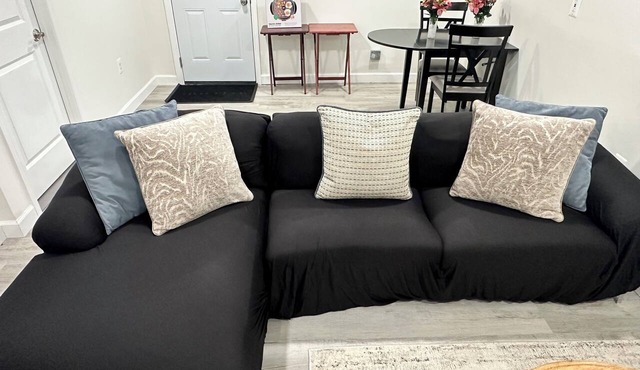 Luxury Lower Level Suite < 15 min from D.C.