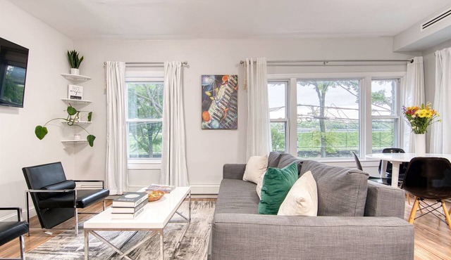 Luxury New-Build 2BR w King Bed, Designer Finishes + Ultra-Fast WiFi & AC