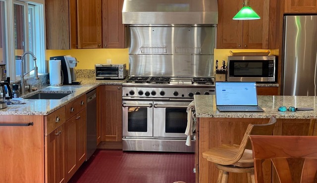 Luxury Newly Renovated 3 Bedroom Home Close to Brattleboro and Mount Snow