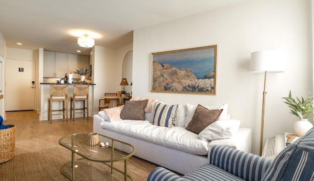 Luxury Rooftop Pool & Dock Steps to Downtown