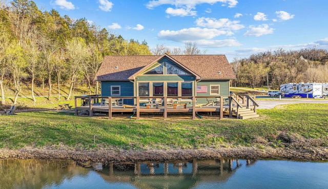 Luxury Vacation Cabin on the White River