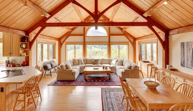 Luxury Vermont Vacation Rental: Private Hot Tub!