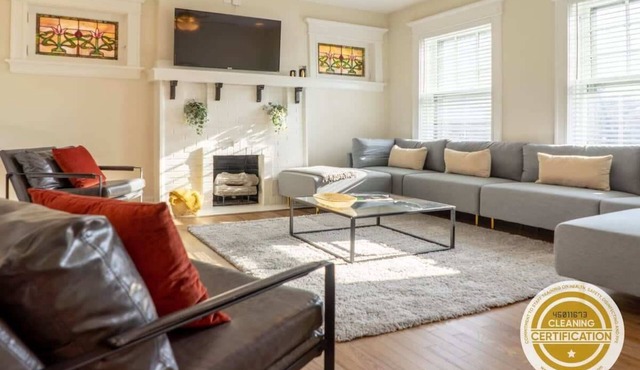 Magnolia on the Park Spacious 4BR ABODEbucks