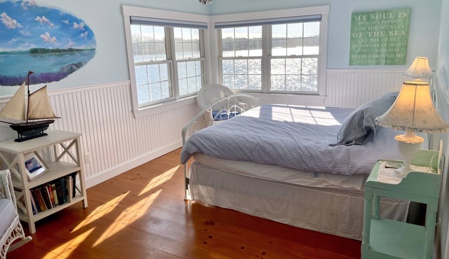 Maine Waterfront Cottage: Nestled on an acre of land, with 500ft of shore front