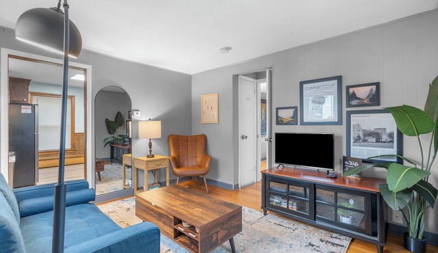 Manchester 1-Bedroom Oasis APT Near Downtown Main Street. Pet-Friendly!