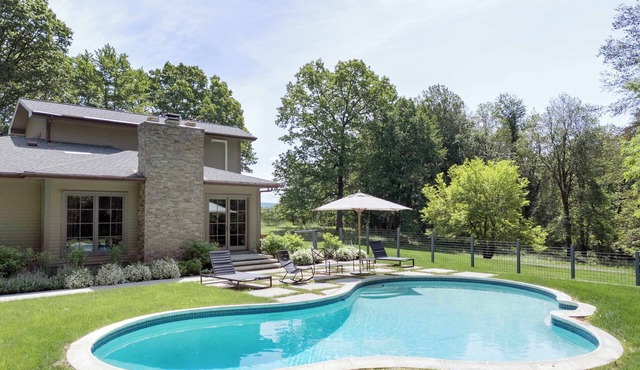 Manderley House: Heated Pool w/Outdoor Spaces